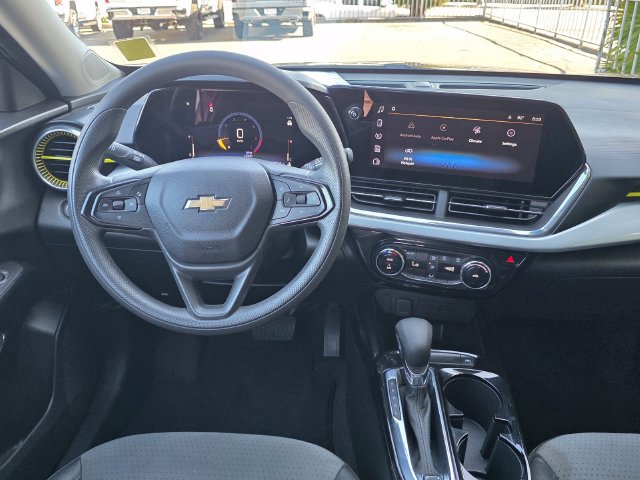 Used 2025 Chevrolet Trax LT FWD image 14