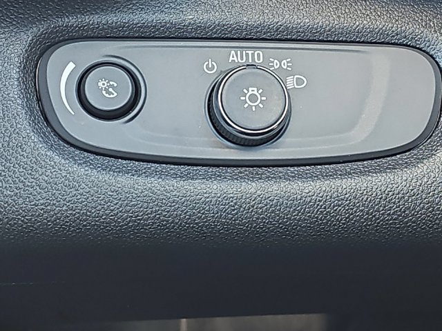 Used 2025 Chevrolet Trax LS w/ LS Convenience Package FWD image 26