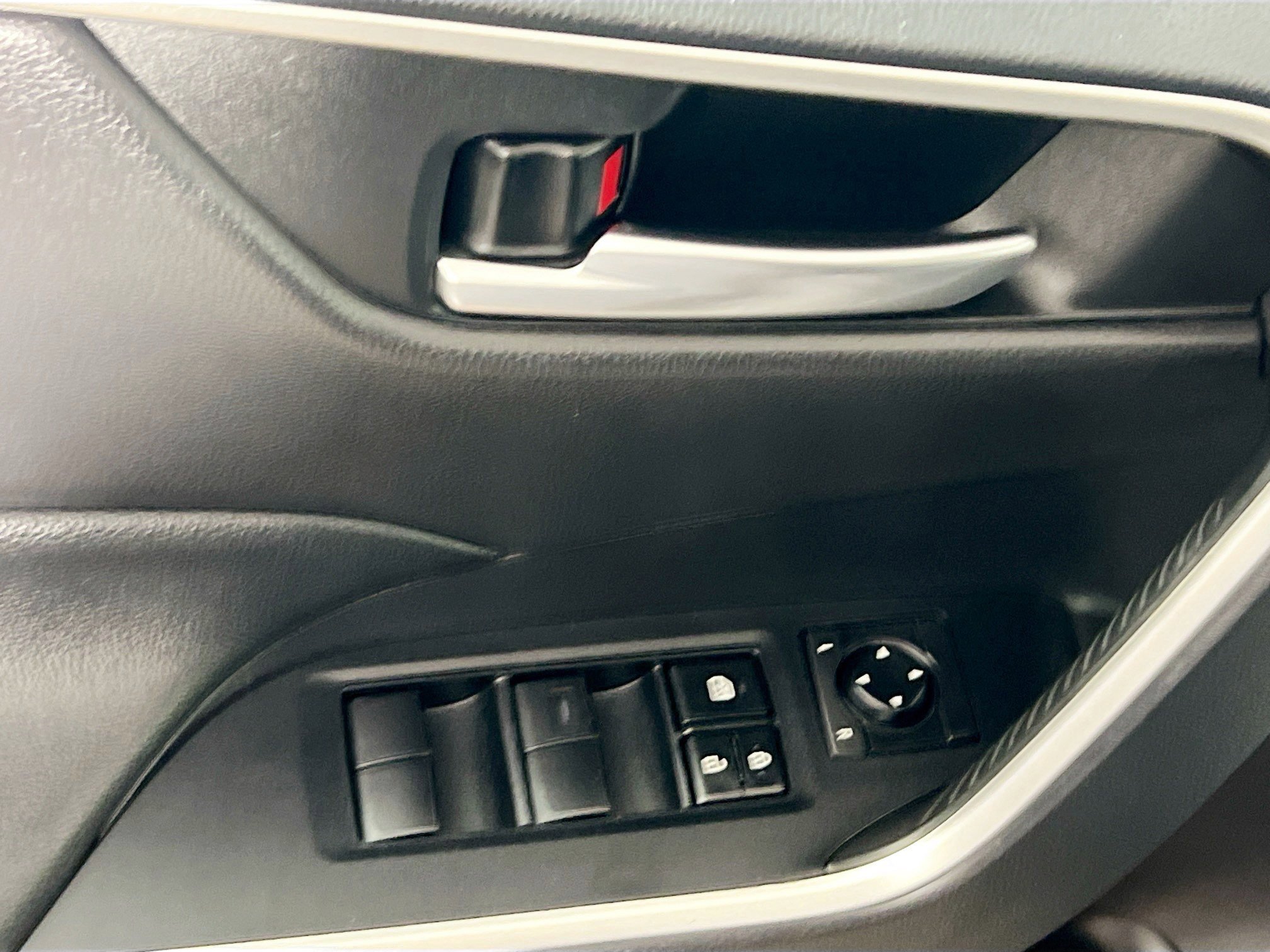 Used 2021 Toyota RAV4 XLE image 16