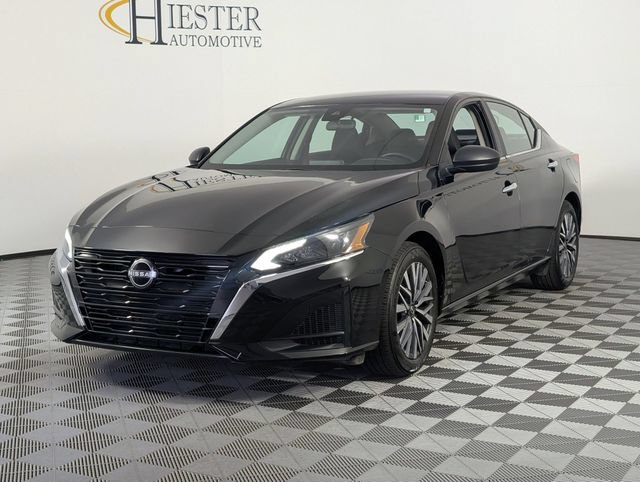 Used 2025 Nissan Altima 2.5 SV FWD image 4