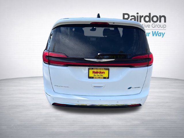 Used 2024 Chrysler Pacifica Limited FWD image 6