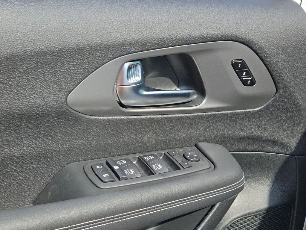 New 2026 Chrysler Pacifica Select image 23