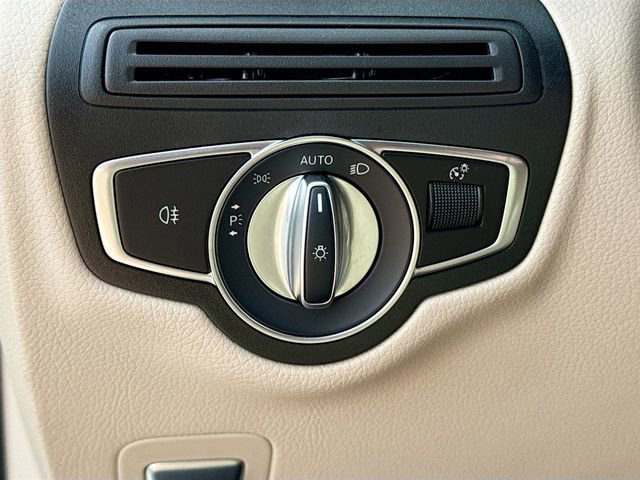 Used 2021 Mercedes-Benz GLC 300 4MATIC image 11