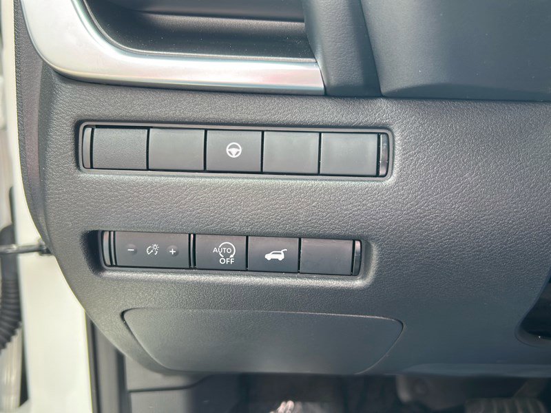 Used 2023 Nissan Rogue SV w/ SV Premium B Package image 17