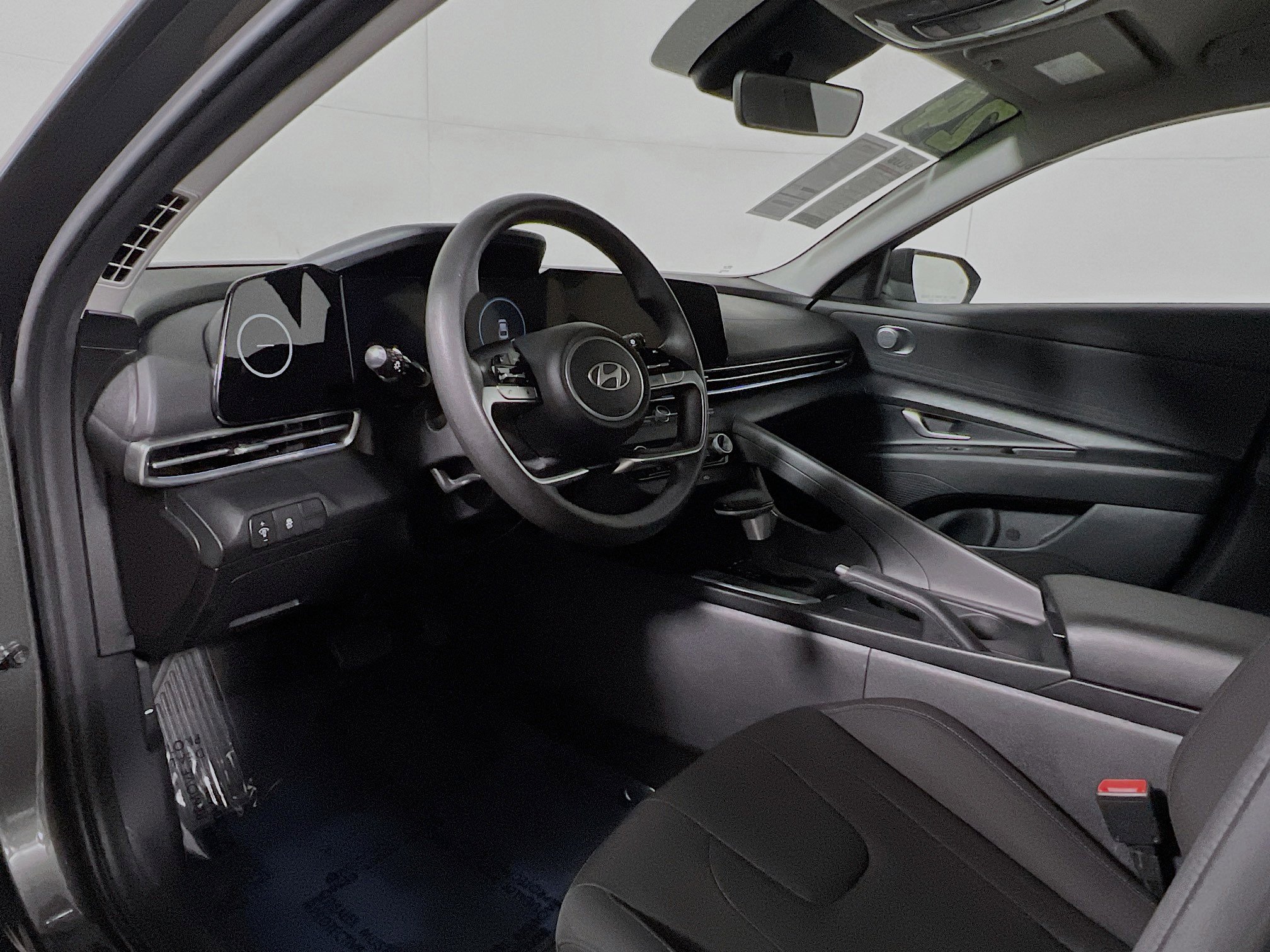 Used 2024 Hyundai Elantra SEL image 30