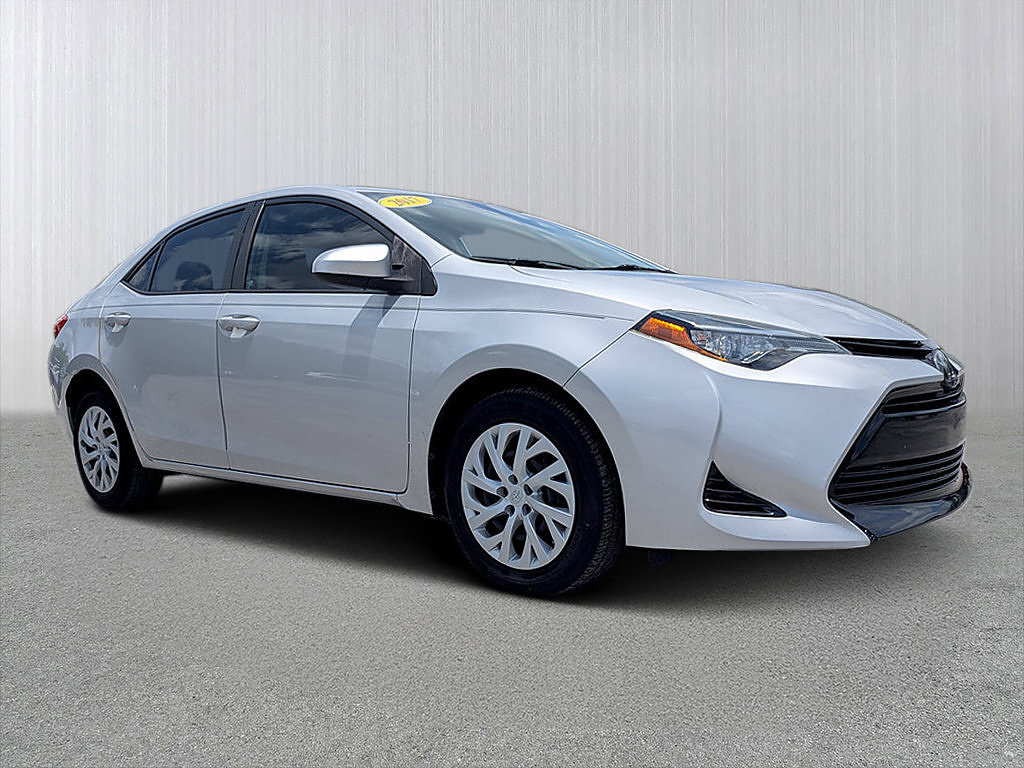 Used 2017 Toyota Corolla LE FWD image 1