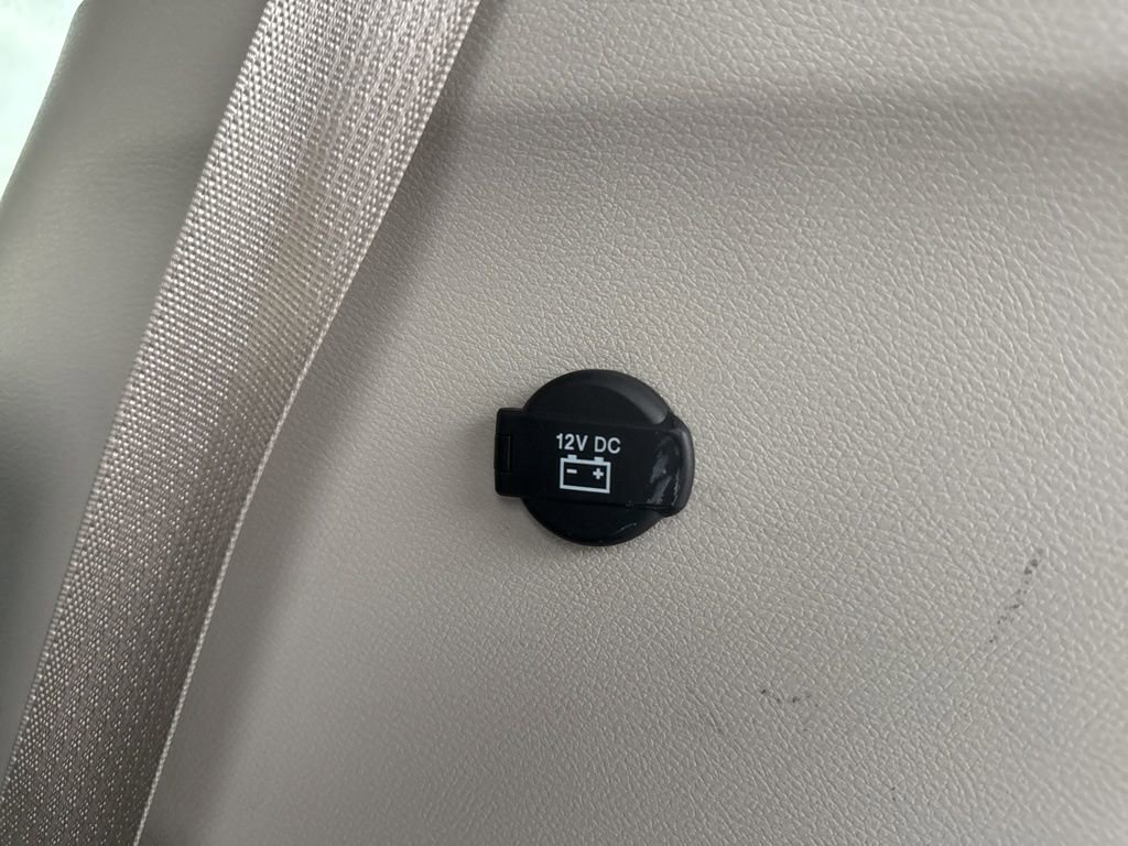 Used 2024 Chrysler Voyager LX image 9