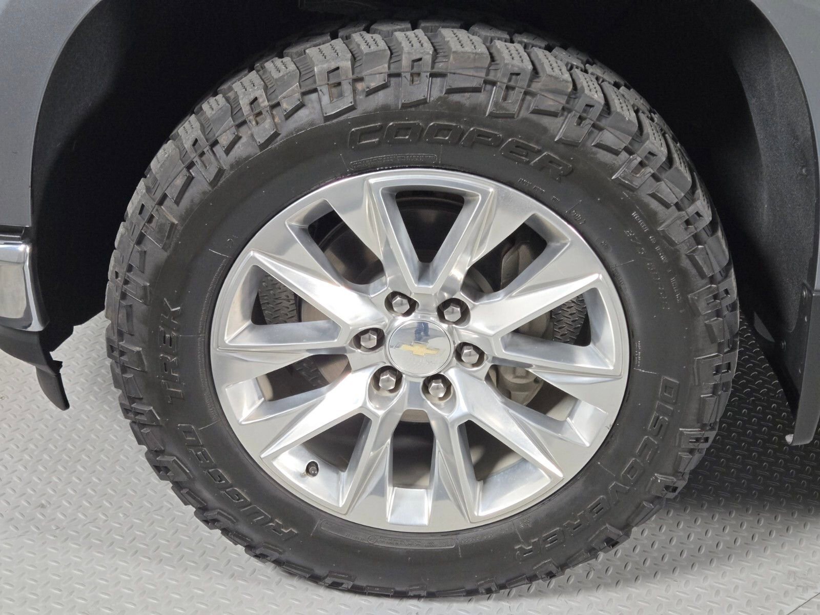 Used 2019 Chevrolet Silverado 1500 LTZ w/ LTZ Premium Package AWD/4WD image 9