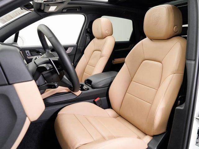 Certified 2025 Porsche Cayenne image 5