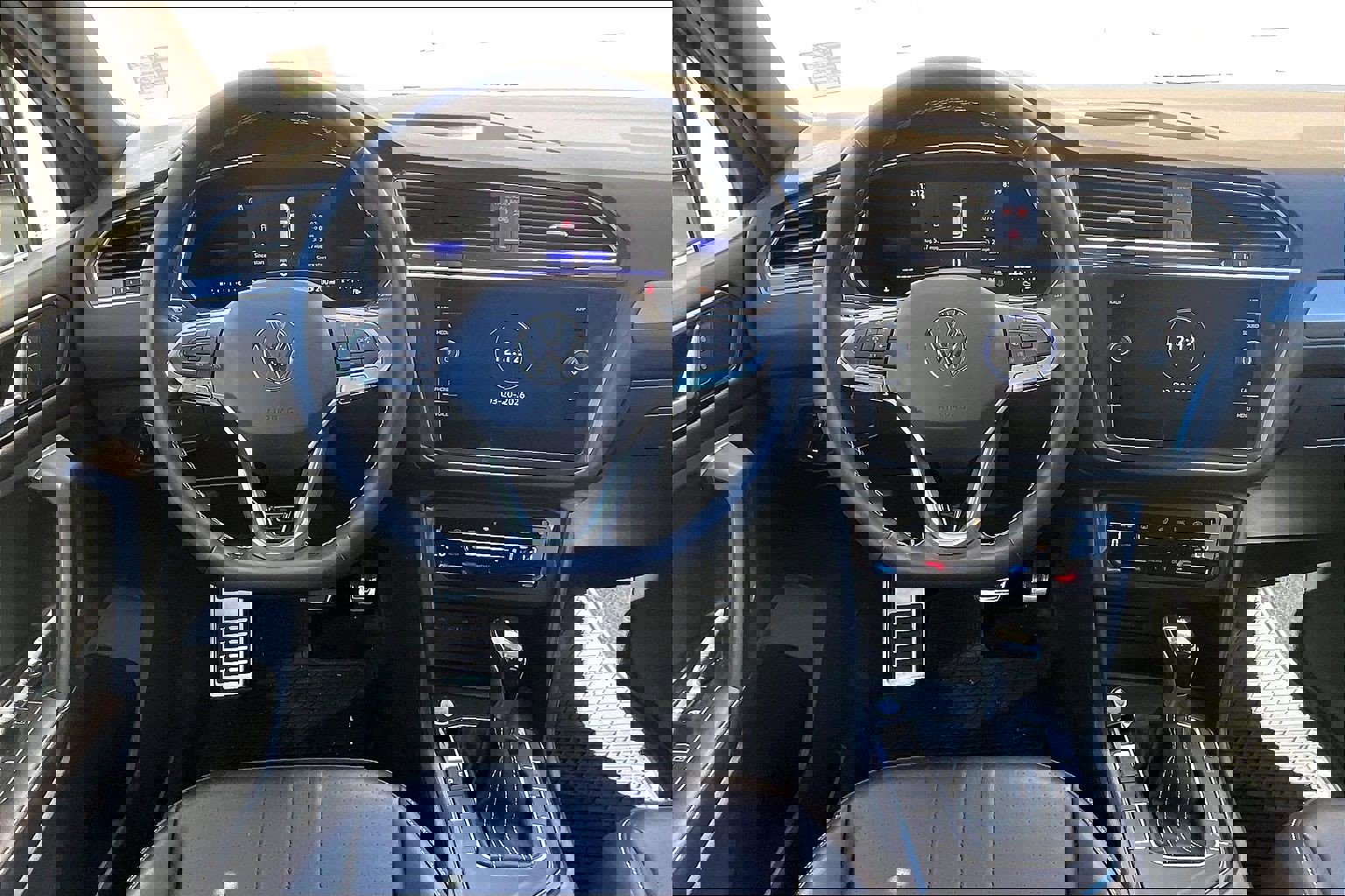 Certified 2023 Volkswagen Tiguan SE R-Line image 4