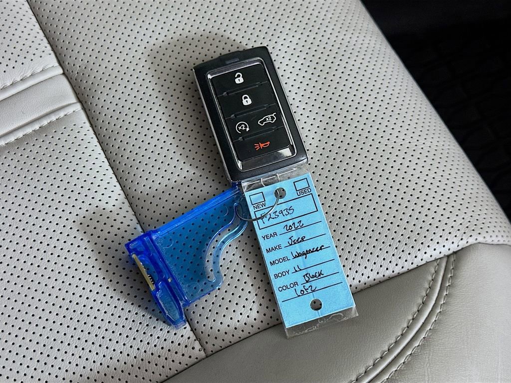 Used 2022 Jeep Wagoneer Series II image 37