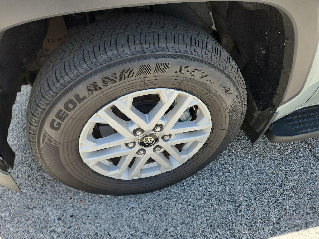 Used 2025 Toyota Sequoia SR5 AWD/4WD image 9