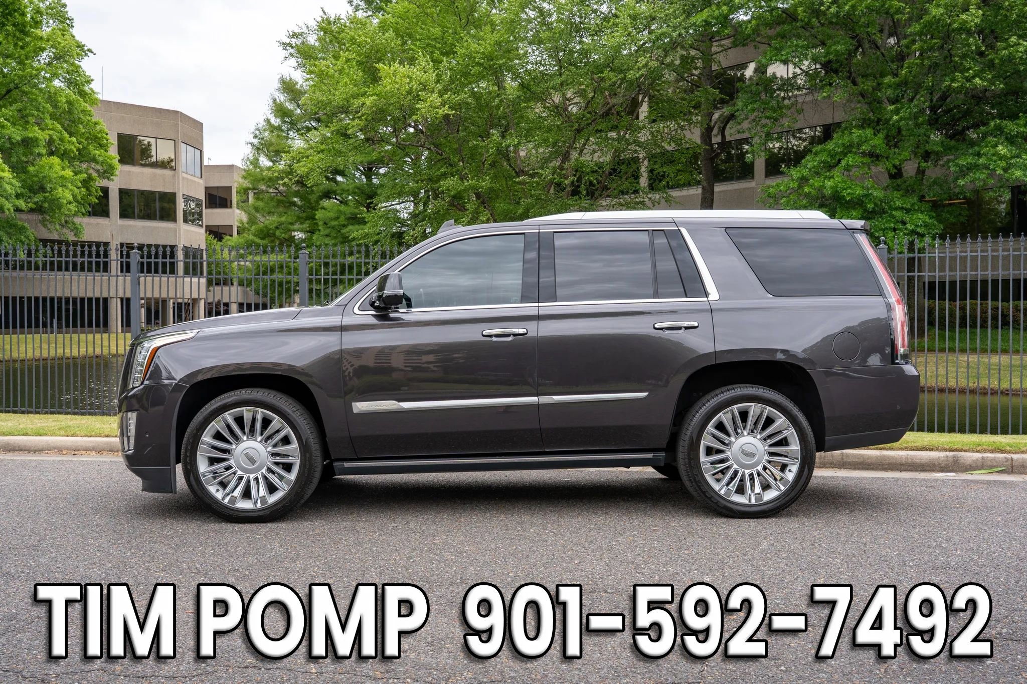 Used 2018 Cadillac Escalade Platinum AWD/4WD image 9