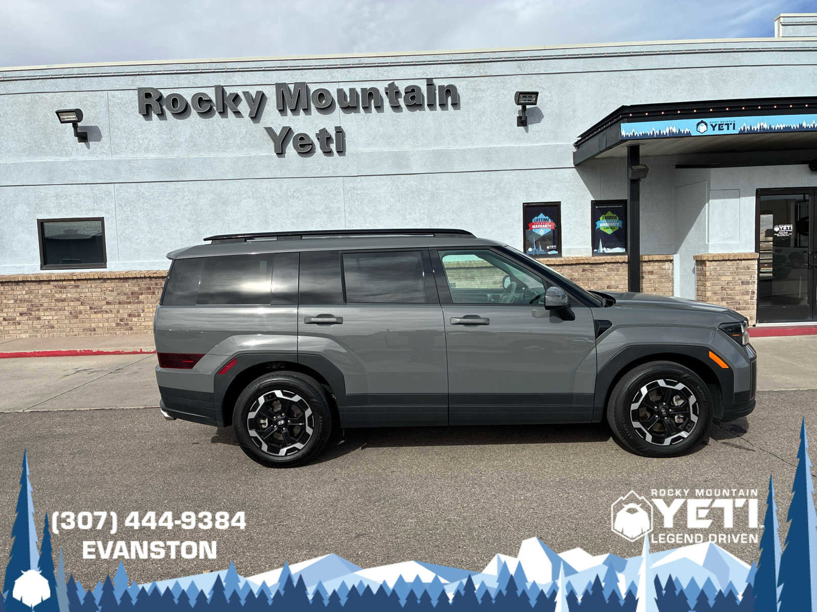 Used 2025 Hyundai Santa Fe SEL image 2