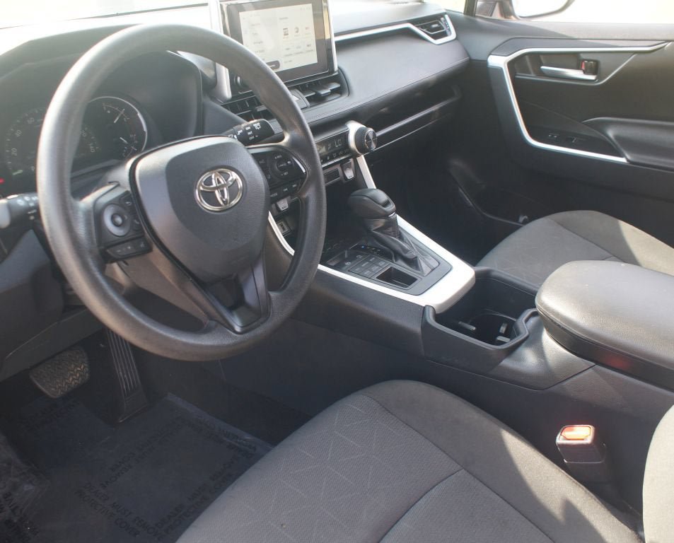 Used 2025 Toyota RAV4 XLE AWD/4WD image 13