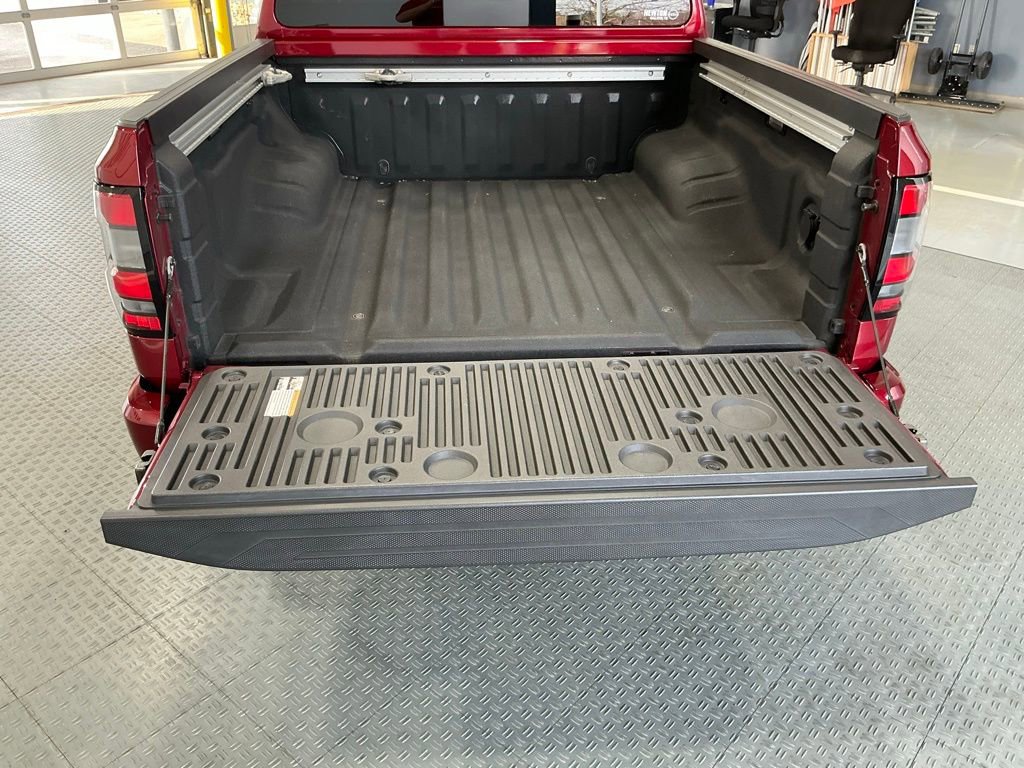 Used 2024 Nissan Frontier SL w/ Technology Package image 11
