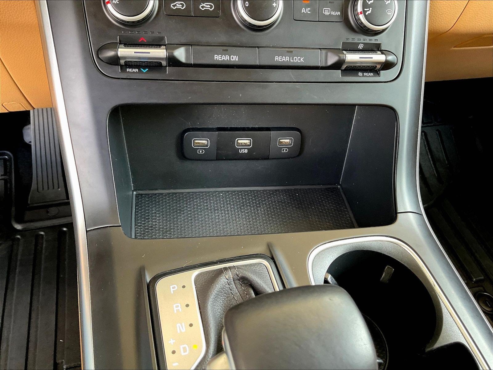 Used 2023 Kia Carnival LX FWD image 15
