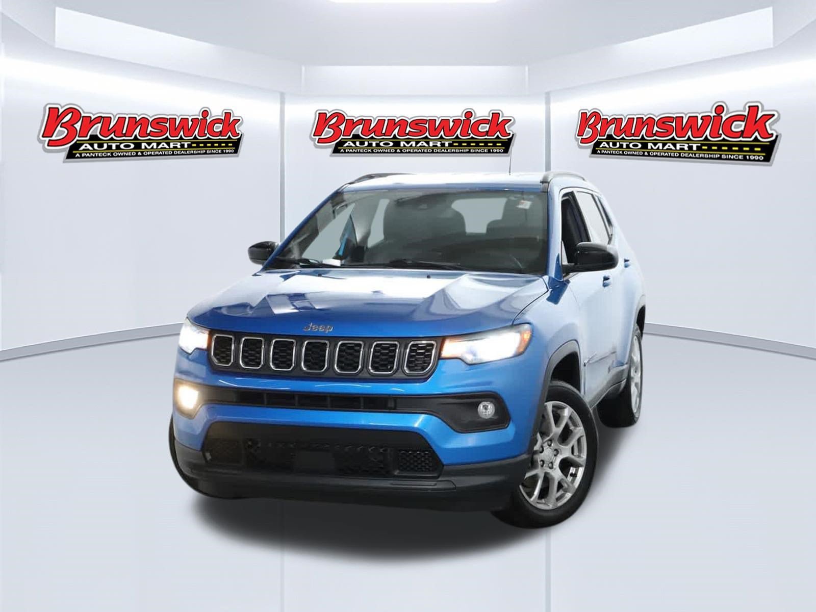 Certified 2024 Jeep Compass Latitude AWD/4WD image 2