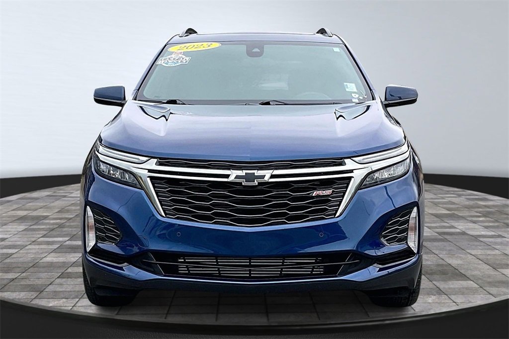Used 2023 Chevrolet Equinox RS image 3