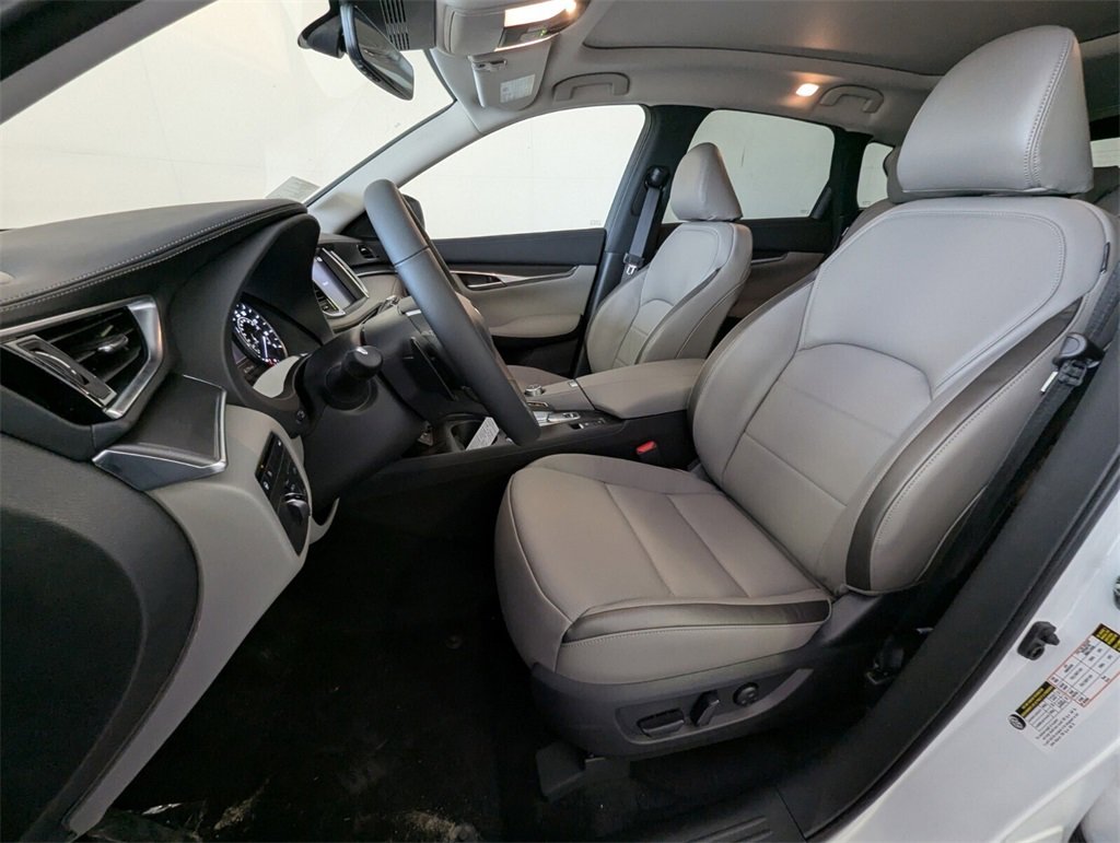 New 2025 INFINITI QX50 Luxe image 5