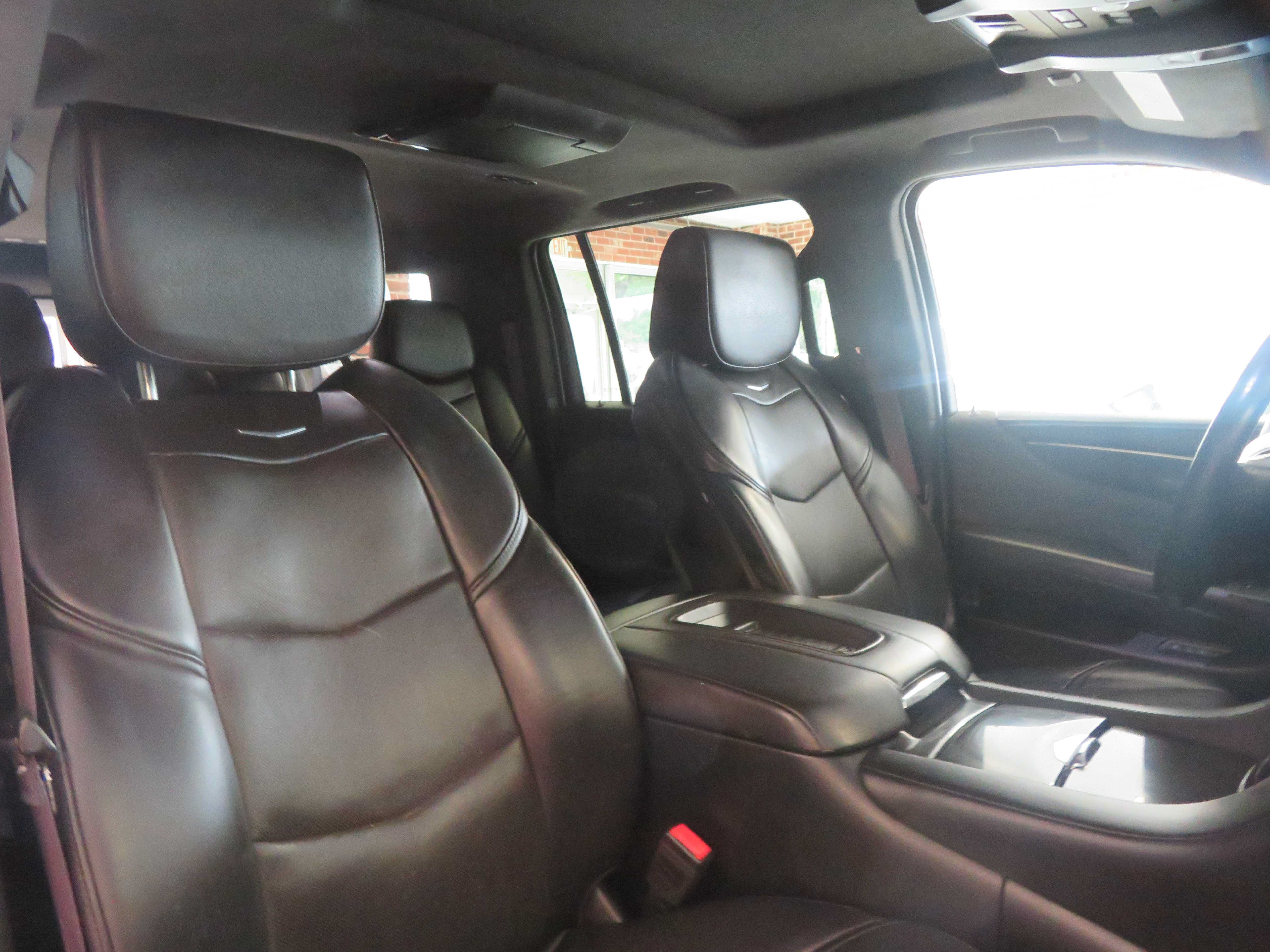 Used 2016 Cadillac Escalade ESV Platinum AWD/4WD image 30