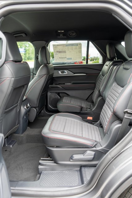 New 2026 Ford Explorer ST-Line AWD/4WD image 9