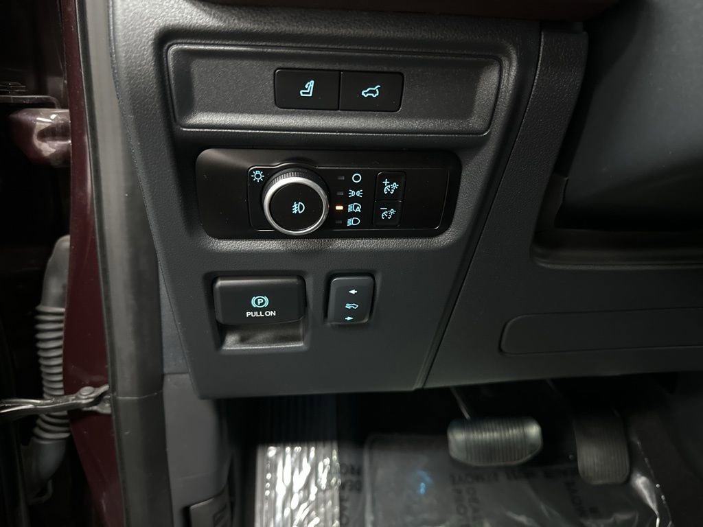 Used 2024 Ford Expedition Limited AWD/4WD image 37