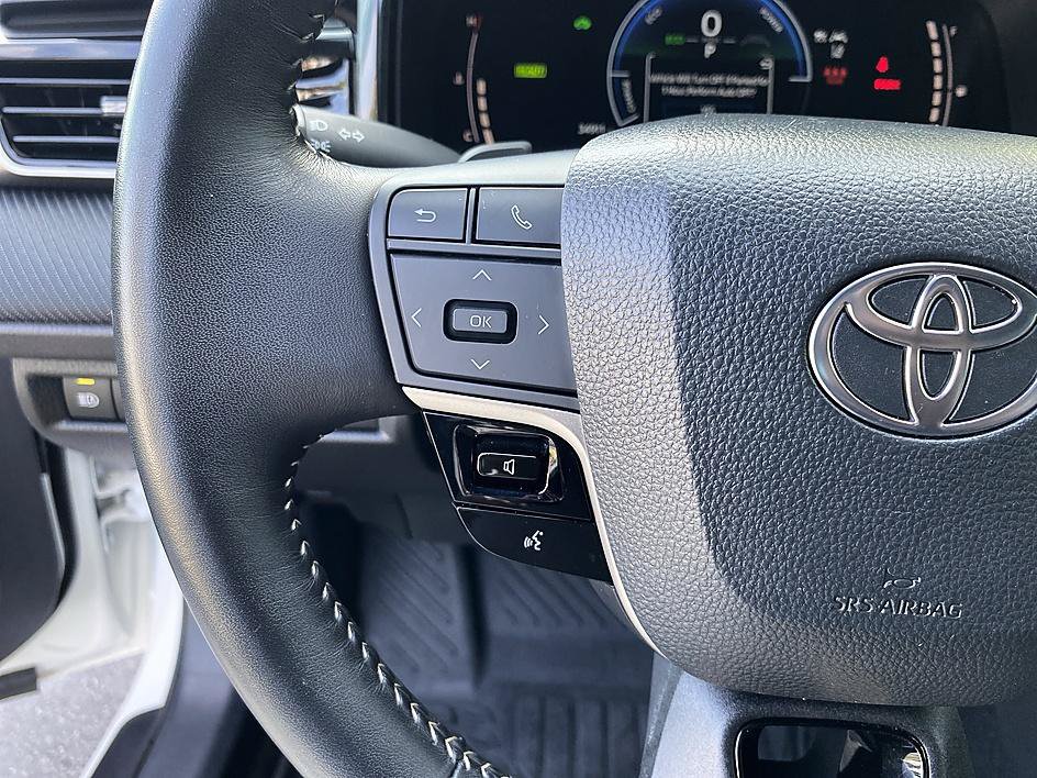 Used 2025 Toyota Camry SE FWD image 13