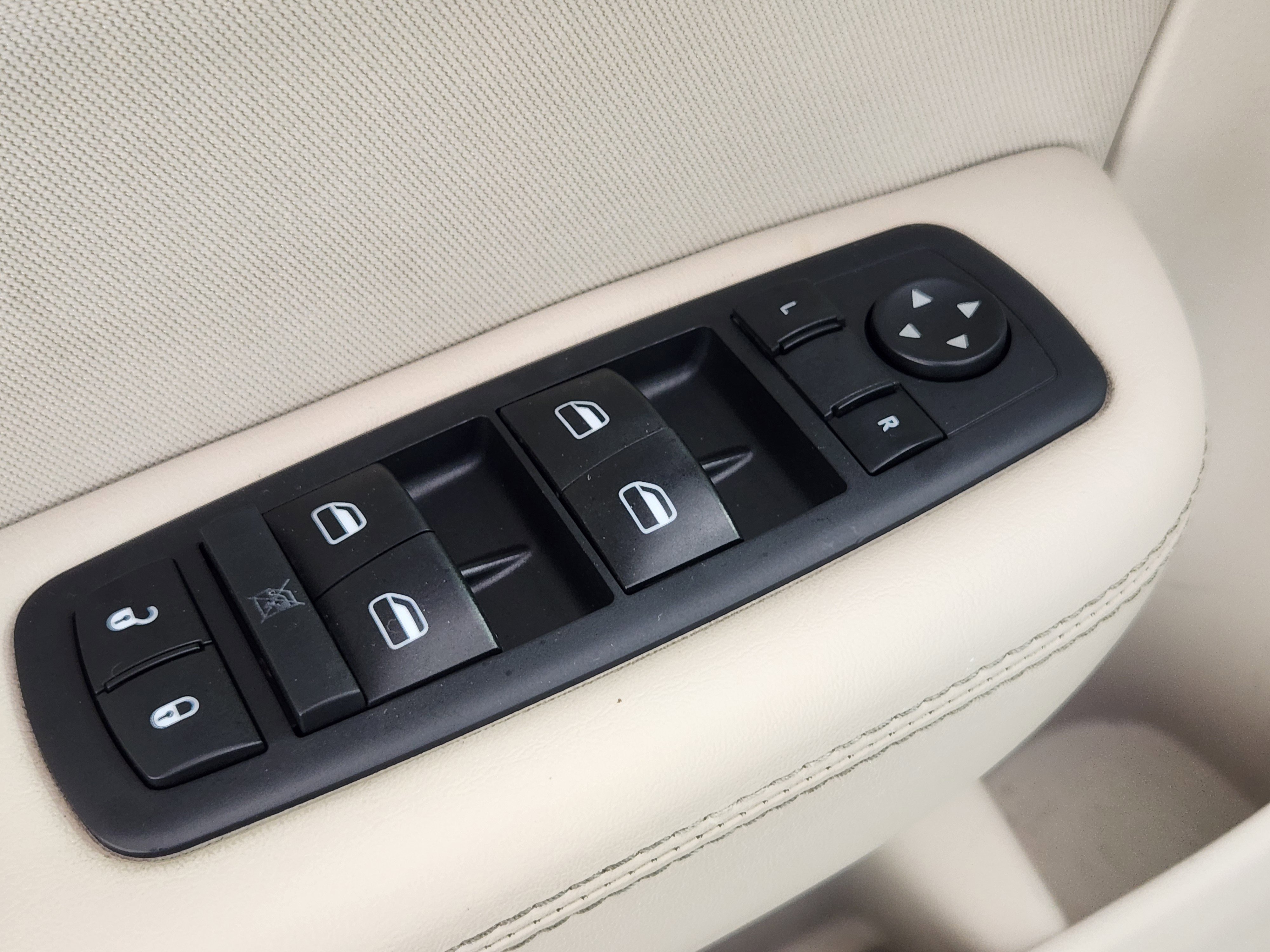 Used 2016 Chrysler 200 LX image 17