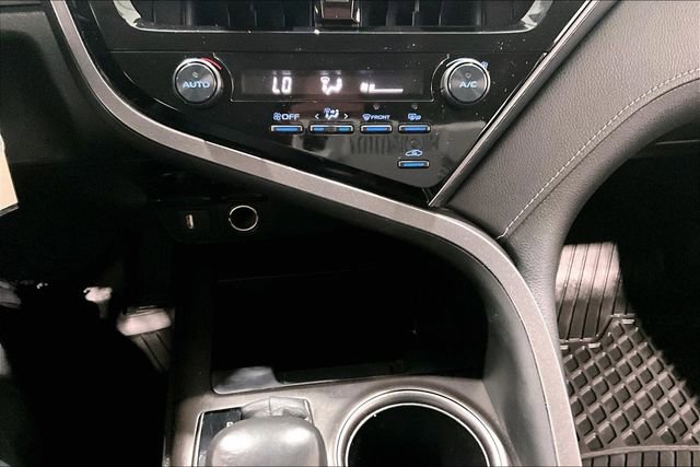 Used 2024 Toyota Camry SE image 16