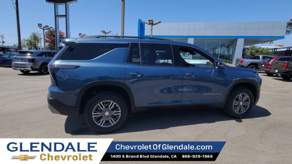 Certified 2025 Chevrolet Traverse LT FWD image 8