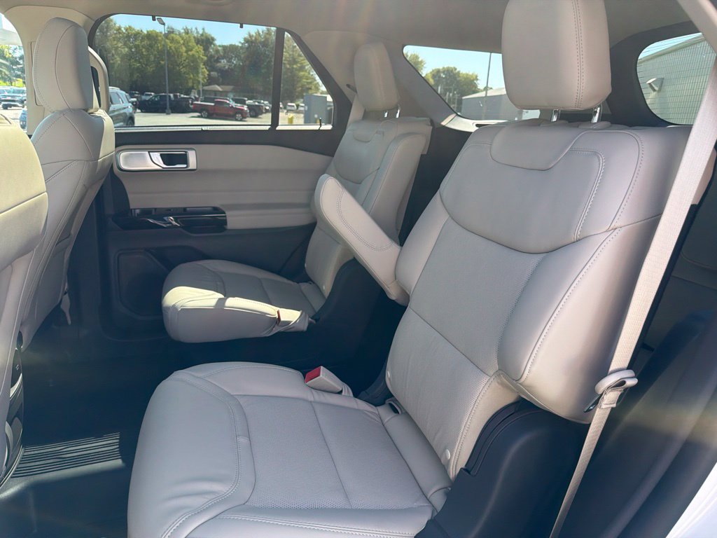 Used 2023 Ford Explorer Platinum w/ Technology Package AWD/4WD image 14