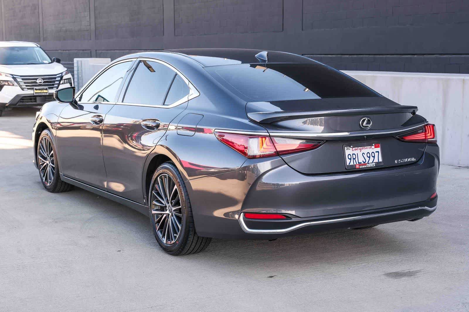 Used 2025 Lexus ES 300h w/ Premium Package FWD image 6