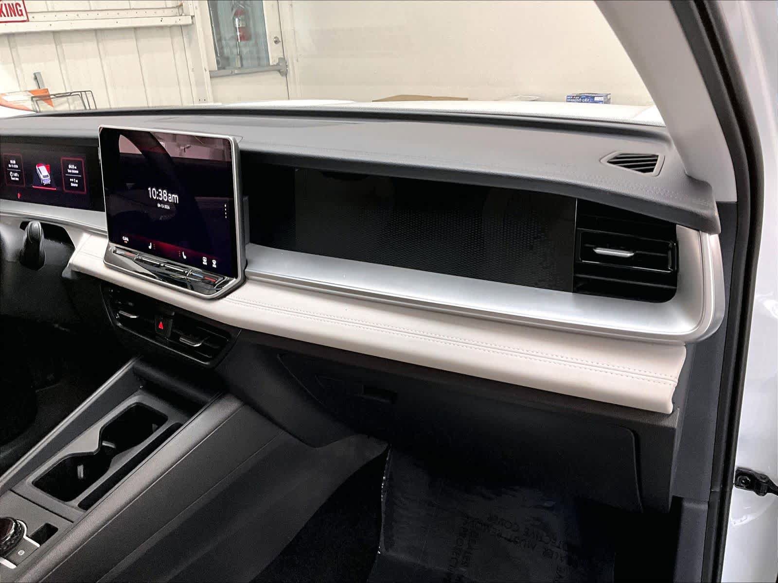 Certified 2025 Volkswagen Tiguan SE FWD image 18