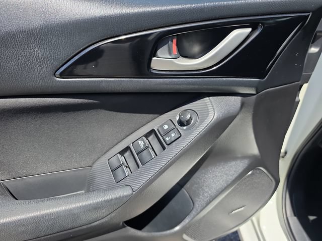 Used 2015 MAZDA MAZDA3 i Touring w/ Technology Package FWD image 17