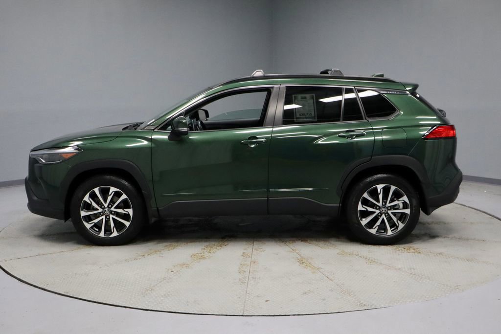 Used 2022 Toyota Corolla Cross XLE w/ Convenience Package AWD/4WD image 8