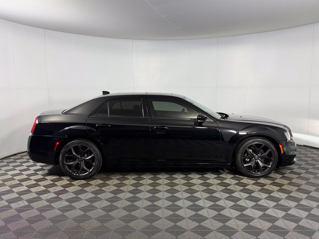 Used 2023 Chrysler 300 S w/ Comfort Group RWD image 5