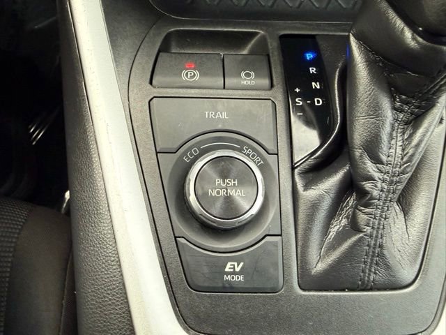 Used 2020 Toyota RAV4 LE w/ All Weather Liner Package image 38