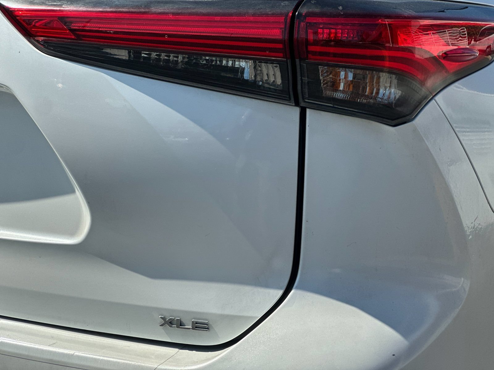 Used 2022 Toyota Highlander XLE FWD image 27