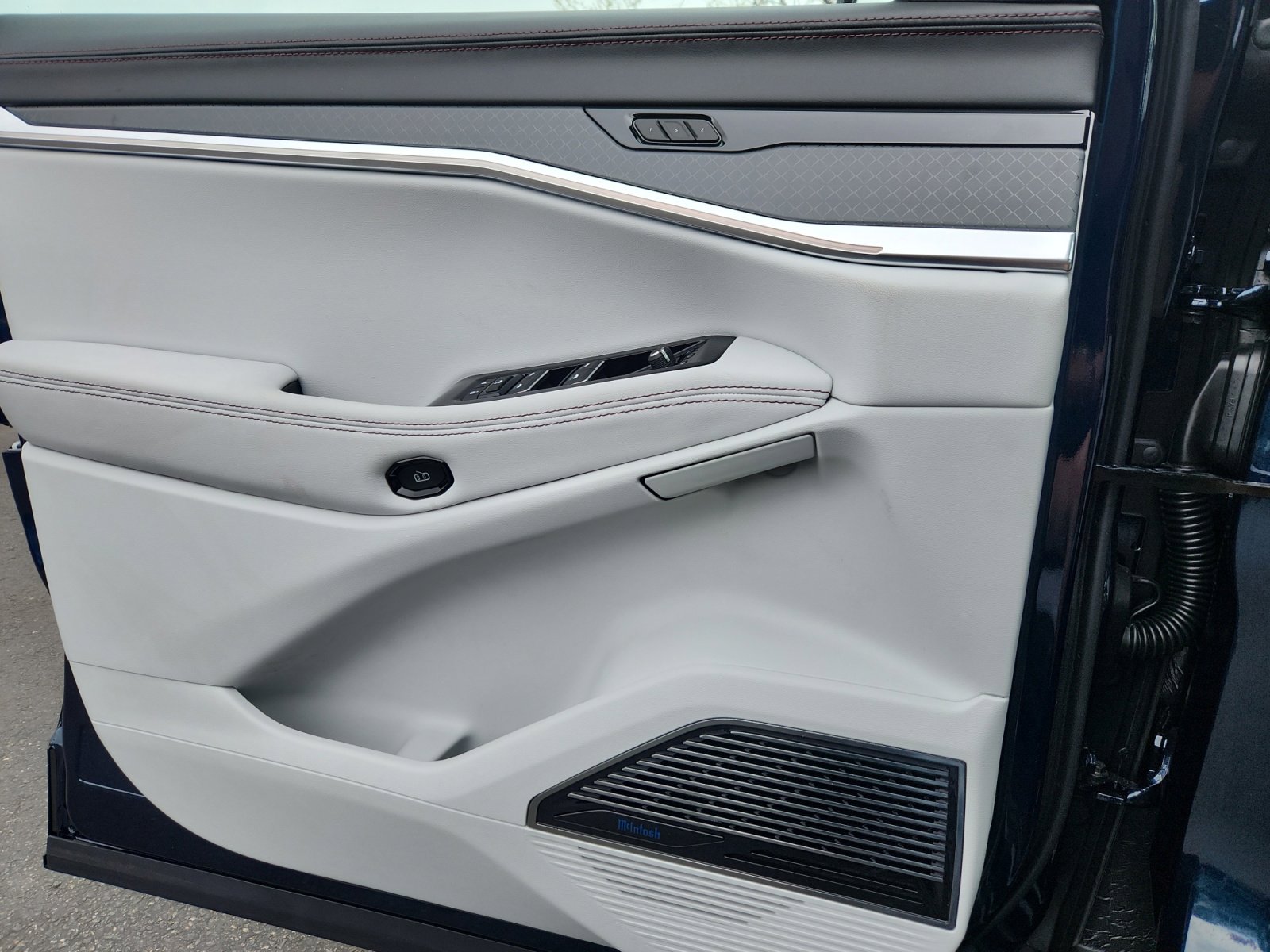 New 2025 Jeep Wagoneer S Limited w/ Comfort Package image 13