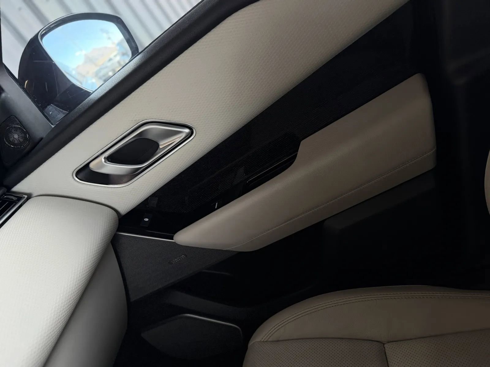 Used 2020 Land Rover Range Rover Velar R-Dynamic S AWD/4WD image 40