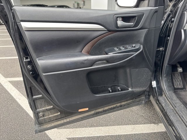Used 2017 Toyota Highlander XLE image 8