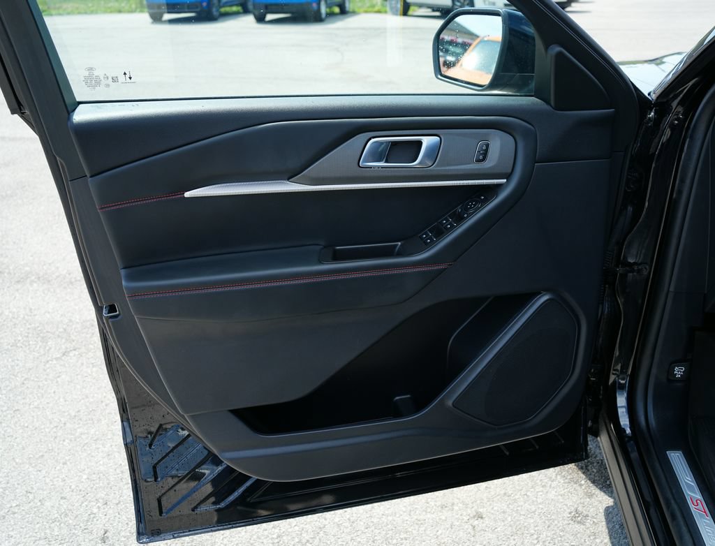 Used 2025 Ford Explorer ST-Line RWD image 19
