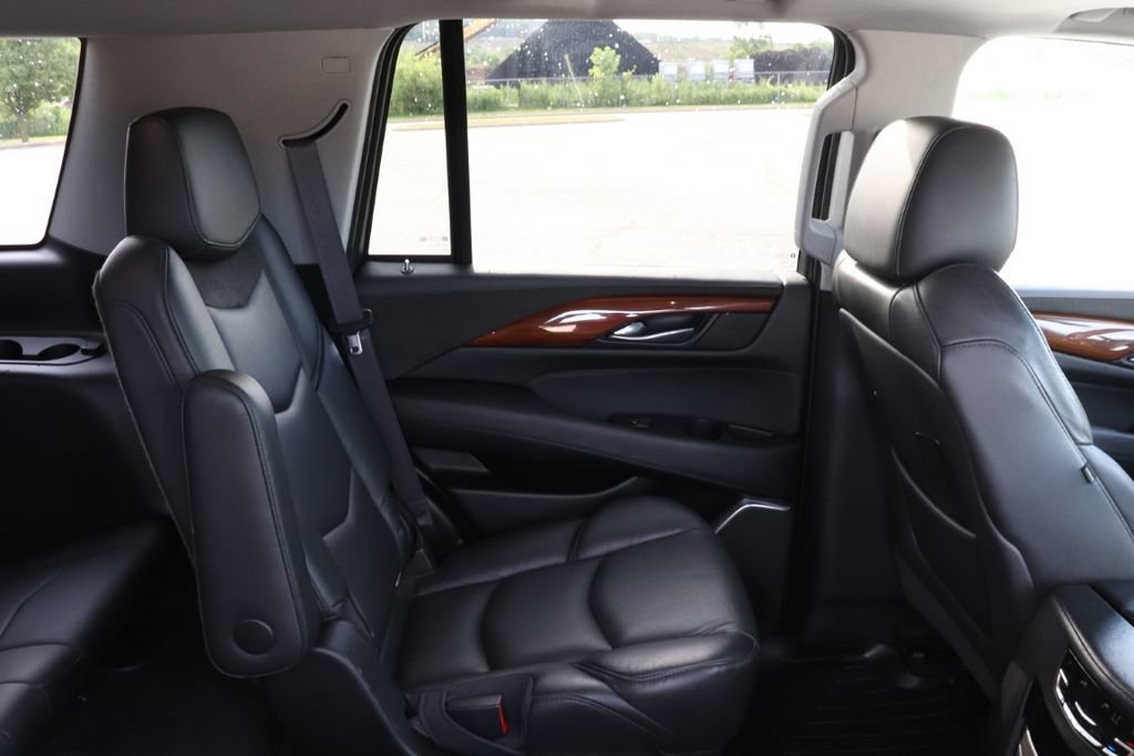 Used 2017 Cadillac Escalade Luxury AWD/4WD image 18