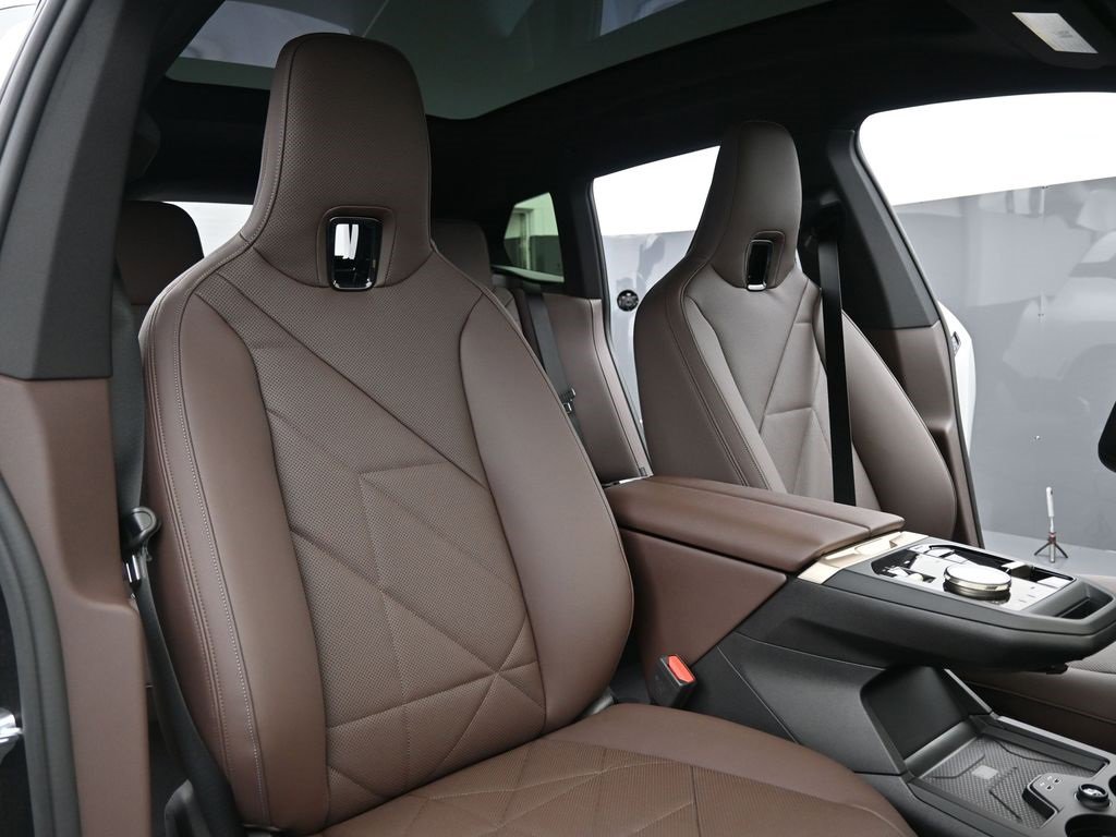 New 2025 BMW iX xDrive50 image 19