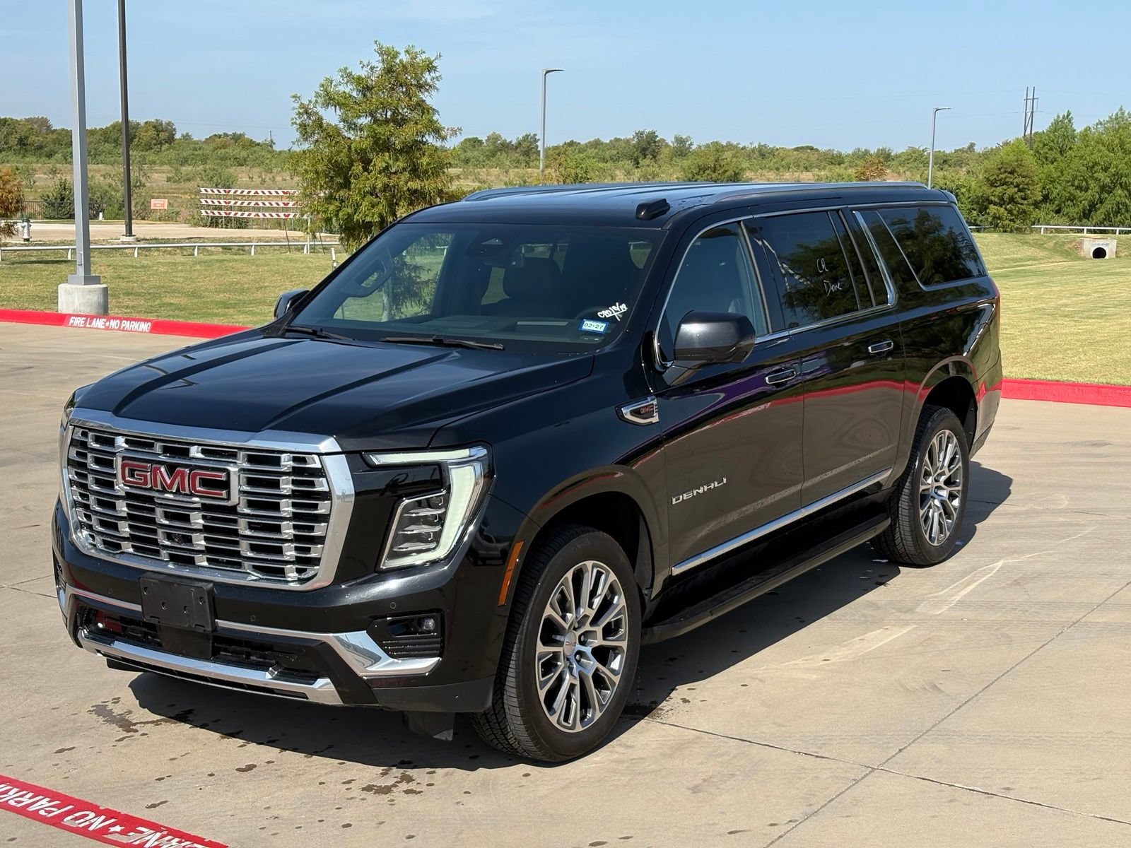 Used 2025 GMC Yukon XL Denali AWD/4WD image 12