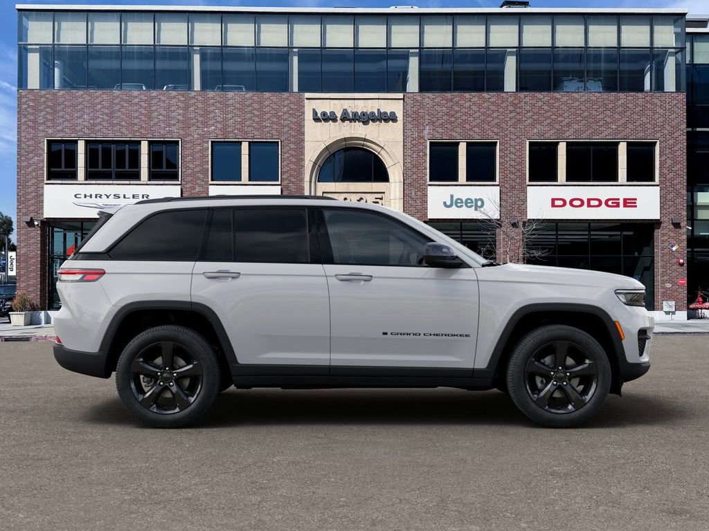 New 2025 Jeep Grand Cherokee Altitude image 21