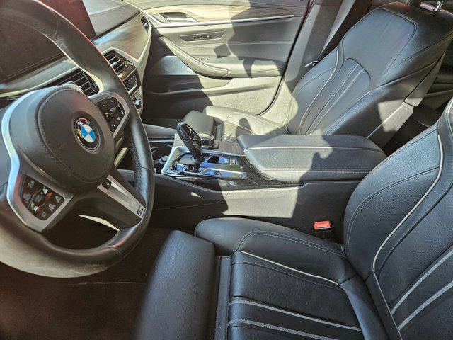 Used 2021 BMW M550i xDrive w/ Dynamic Handling Package image 13