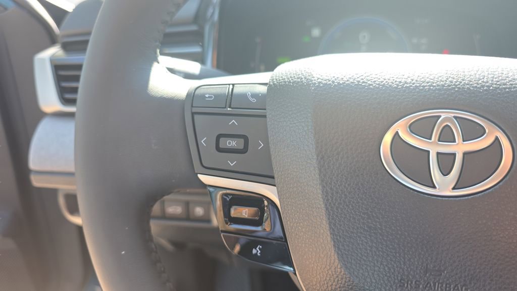 Used 2025 Toyota Camry Hybrid FWD image 20