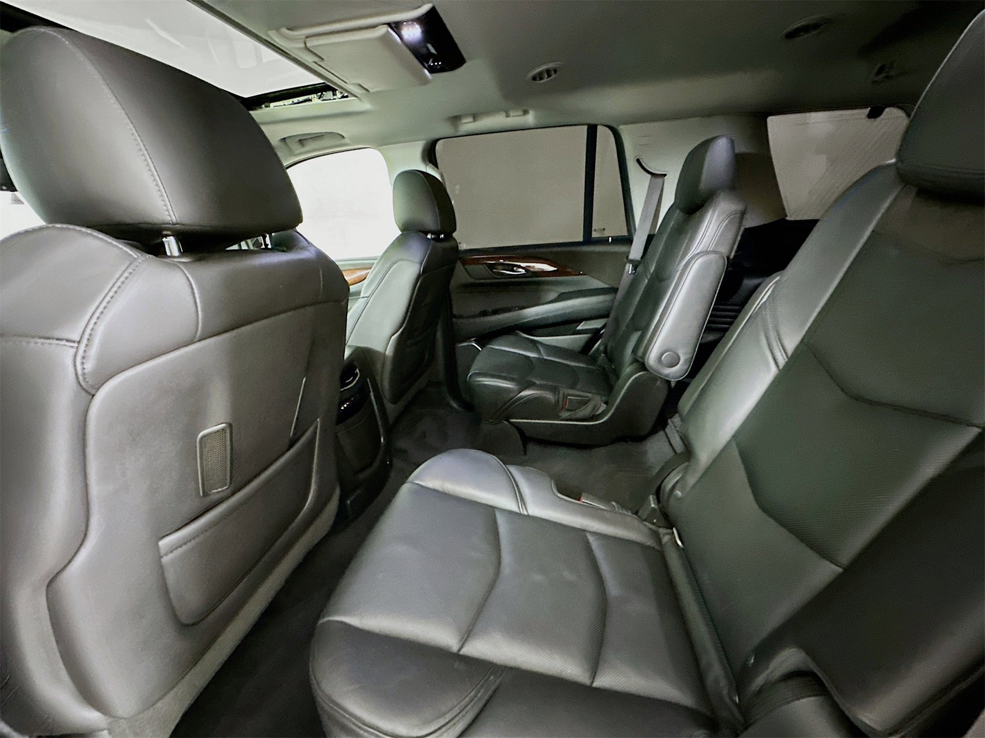 Used 2015 Cadillac Escalade Luxury image 26